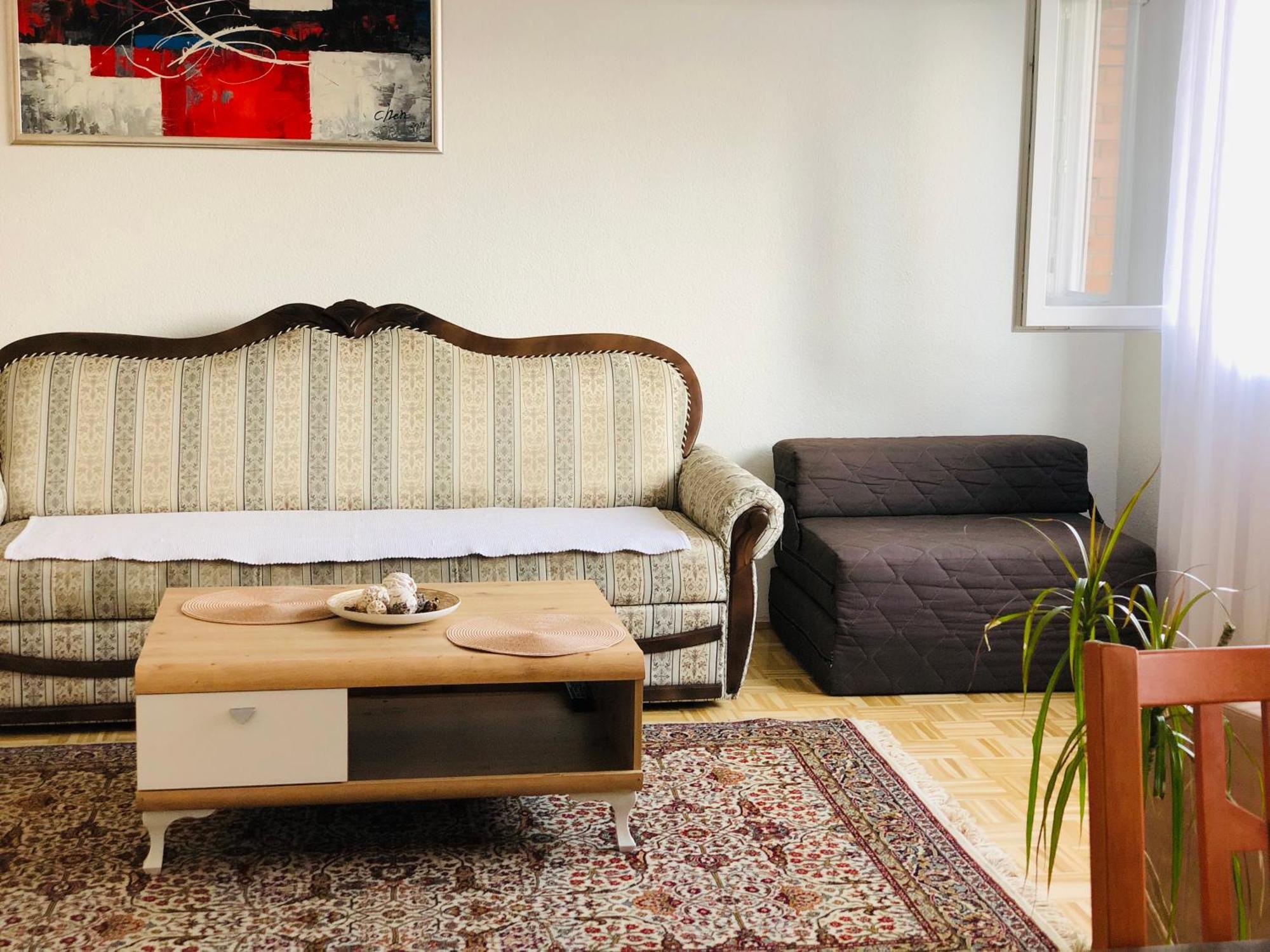 Apartment Etna! Near To Airport Sarajevo Exterior photo